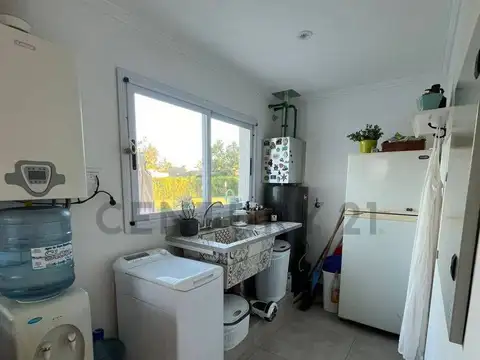 Casa 6 ambientes con 2 baños