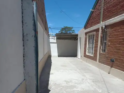 Casa 7 ambientes con 1 baño