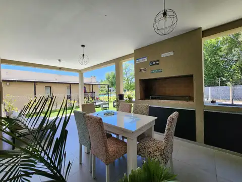 Casa 4 ambientes con 2 baños