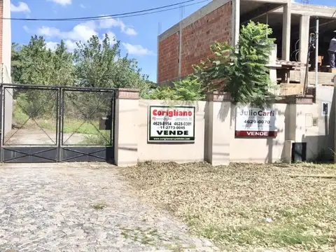 Lote con mejoras en excelente ubicación.