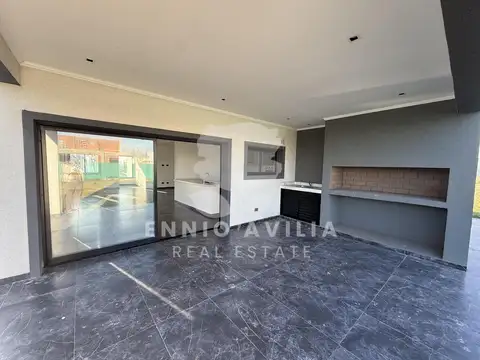 Casa 5 ambientes con 3 baños