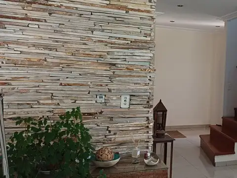 Casa 4 Amb con Dep-Serv.Parque c/Quincho y Parrilla. Piscina
