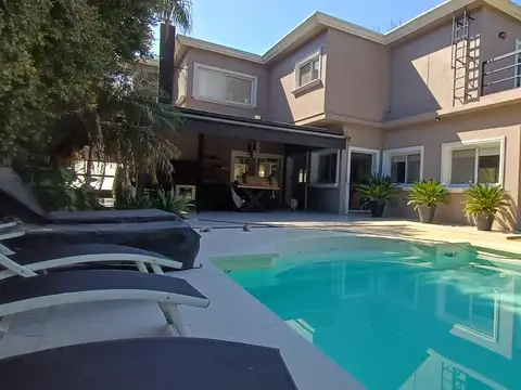 Casa 4 Amb con Dep-Serv.Parque c/Quincho y Parrilla. Piscina