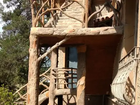 Casa 15 ambientes con 2 baños