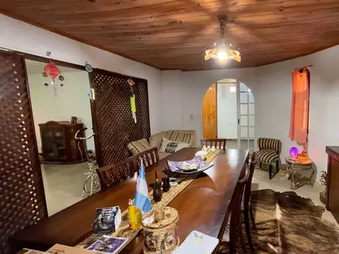 Casa 5 ambientes con 2 baños