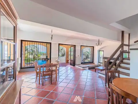 Casa 6 ambientes con 3 baños