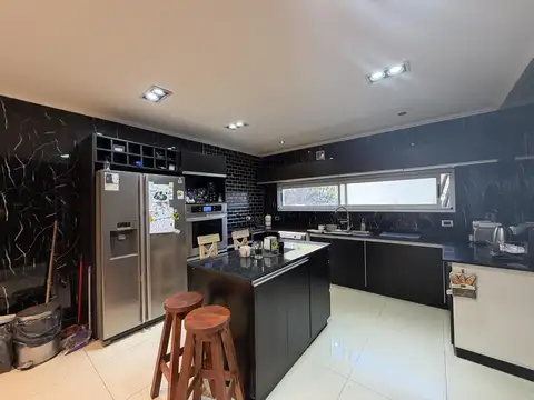 Casa 6 ambientes con 3 baños