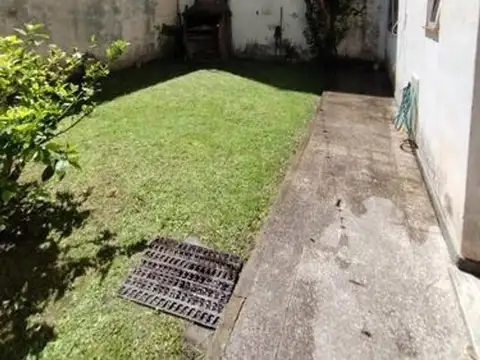 DEPARTAMENTO DE TRES AMBIENTES CON JARDIN Y PATIO