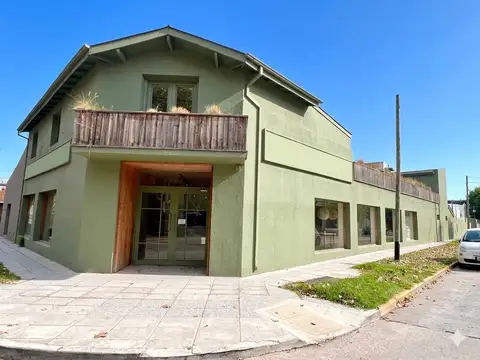 Martínez: Unico Local con Oficinas Sobre Dardo Rocha: 632 m² Cubiertos. 15 Estacionamientos. Lote de 13x66.28.