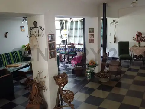 Casa 5 ambientes con 3 baños