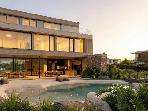 Casa en Alquiler con 4 cocheras