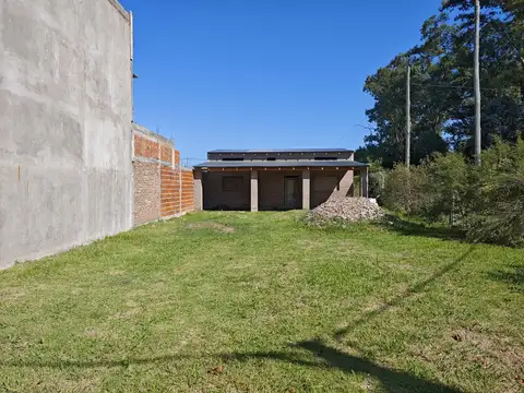 Venta terreno con construcción empezada barrio Lomas de Alicia, Granadero Baigorria
