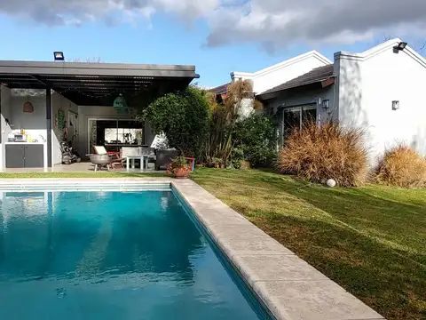 Casa en Venta en Haras Santa María - Las Lomas 