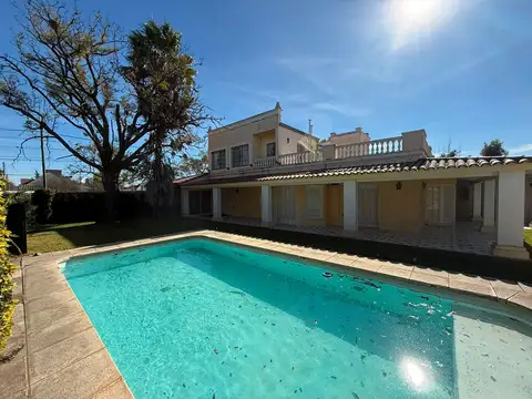 VENTA CASA, 4 DORMITORIOS, BARRIO JOSE HERNANDEZ