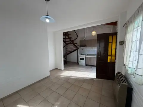 Depto Tipo Casa en Alquiler en Centro, $ 850.000