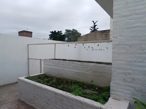 Casa 8 ambientes con 3 baños