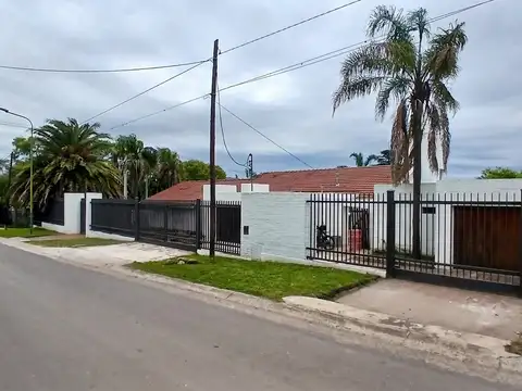 Casa refaccionada - 4 dormitorios - condor alto, v. allende - pileta