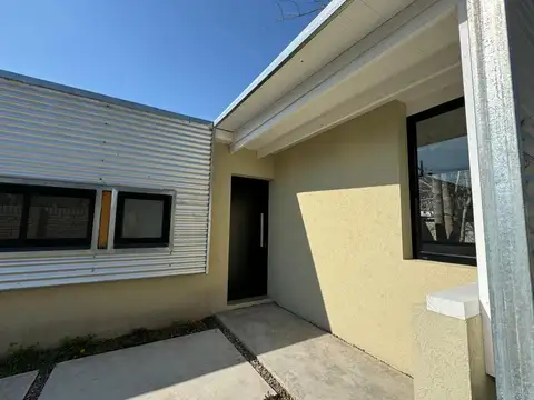 Casa 3 ambientes con 1 baño