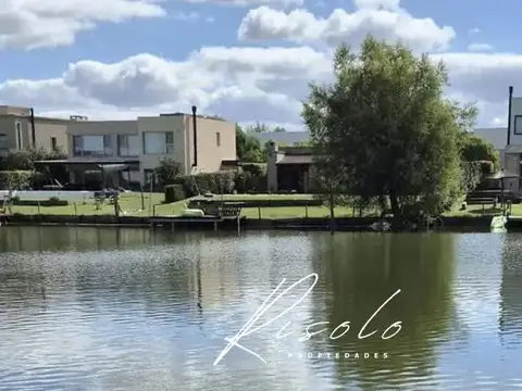 Lote en Venta con fondo a la Laguna, Barrio Cerrado, Escobar