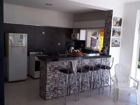 Casa 5 ambientes con 1 baño