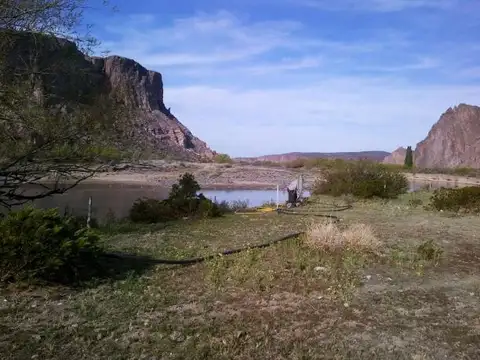 Campo 165000 has. apto ganadería con infraestructura y costa sobre Río Chubut