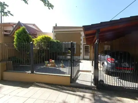Casa Las lomitas, lote amplio, Lomas de Zamora, multifamiliar 2 viviendas MB estado
