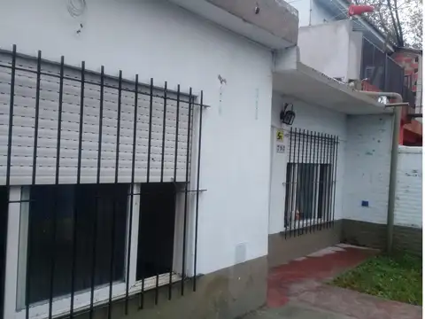 Casa en Alquiler con 1 cochera