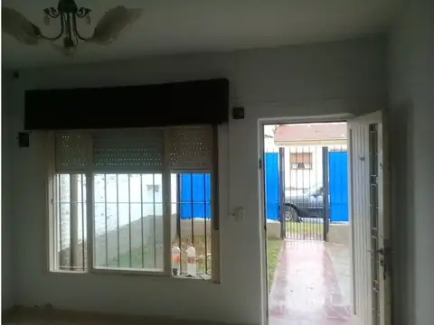 Casa 3 ambientes con 1 baño