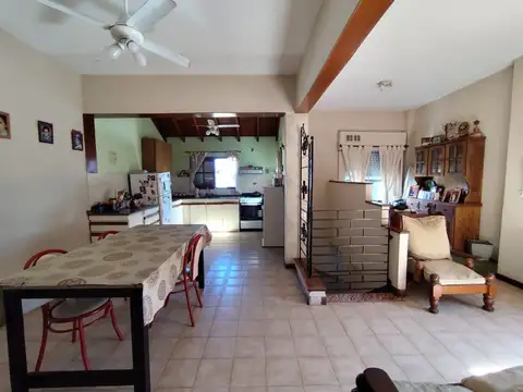 Depto Tipo Casa en Venta en Temperley, USD 80.000