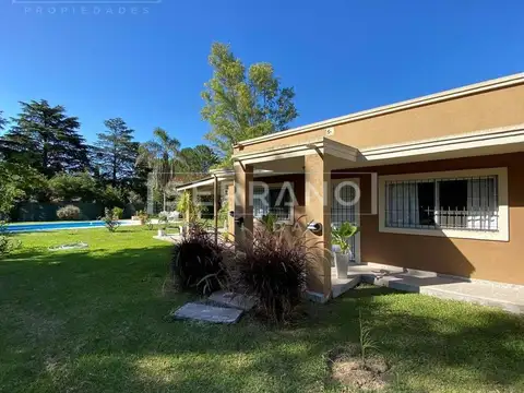 Casa en Venta. 3 dormitorios y pileta. Parque Jularo. Exaltacion de la Cruz.