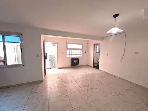 Depto Tipo Casa en Alquiler de 2 dormitorios