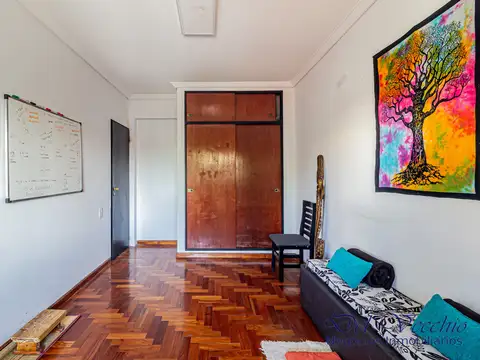 Casa de 6 ambientes con quincho y garage