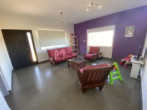 Casa 4 ambientes con 2 baños