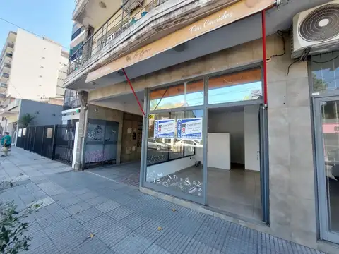 CON RENTA - LOCAL COMERCIAL EN EXCELENTE UBICACION