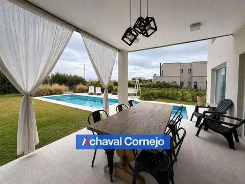 Casa 5 ambientes con 3 baños