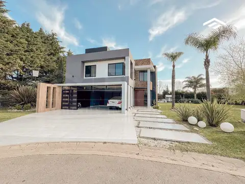 Casa 5 ambientes con 4 baños