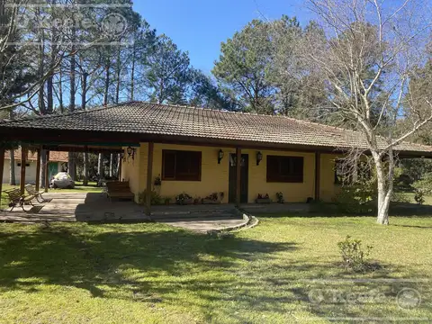 Casa Quinta de 2 Has con pileta y gran arboleda en Abasto - En venta en La PLata