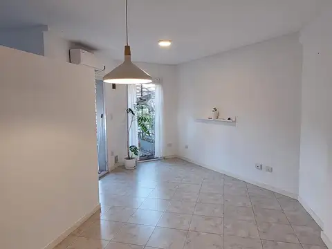 Departamento Monoambiente al frente con balcón - villa urquiza -