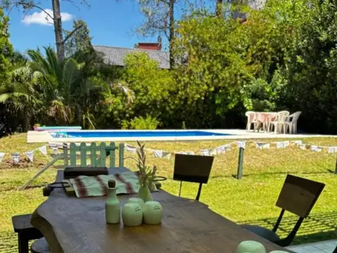 Casa 4 ambientes con 2 baños