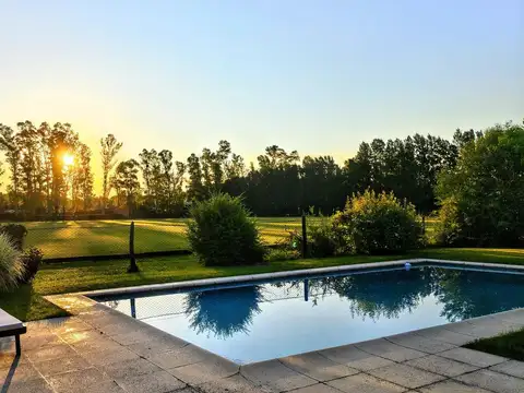 Excelente casa en venta en Mayling Club de Campo sobre dos lote con Vista al Polo