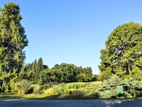 Excelente casa en venta  en Mayling  Club de Campo sobre dos lotes con vista al Polo