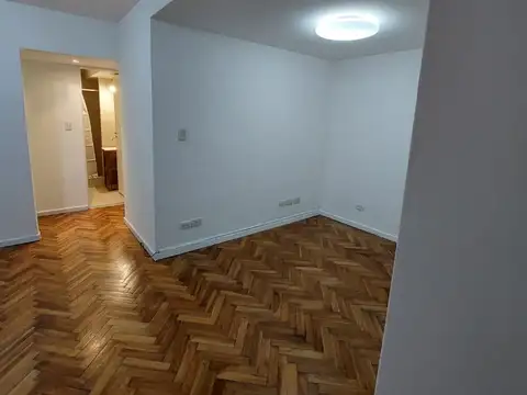 Increíble Departamento de 3 ambientes en el mejor lugar de todo Buenos Aires. Ideal para aquel que busca tranquilidad, un espacio de retiro y ademas la ausencia de luz interna genera un ambiente mas nocturno y relajante