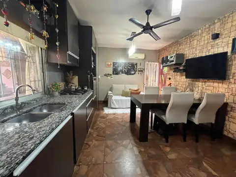 Casa 6 ambientes con 2 baños