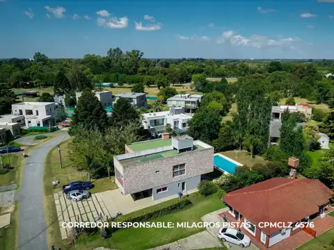 Casa 5 ambientes con 4 baños