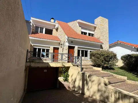 Importante casa en venta, amplia y luminosa con todas las comodidades