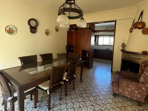 Casa 5 ambientes con 3 baños