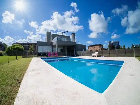 Casa en Venta en Fisherton, Rosario
