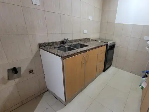 MONOAMB EN PLANTA BAJA CON PATIO EN VILLA BALLESTER CENTRO