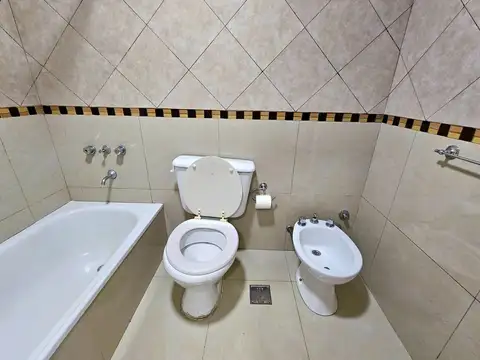 MONOAMB EN PLANTA BAJA CON PATIO EN VILLA BALLESTER CENTRO