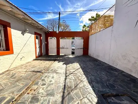 Casa 6 ambientes con 2 baños